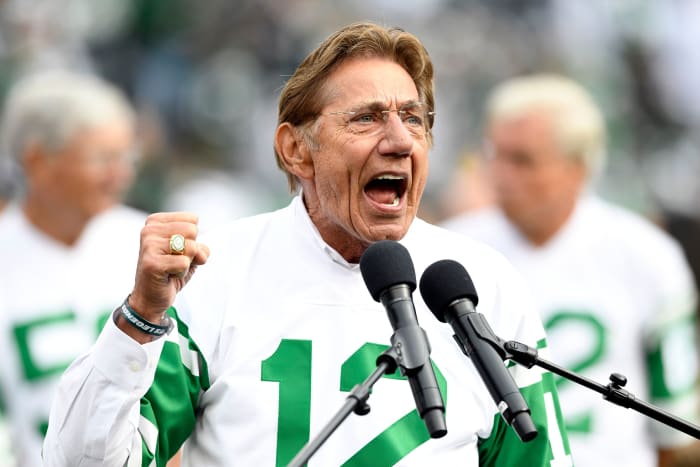 Jets' legendary quarterback Joe Namath addresses the crowd